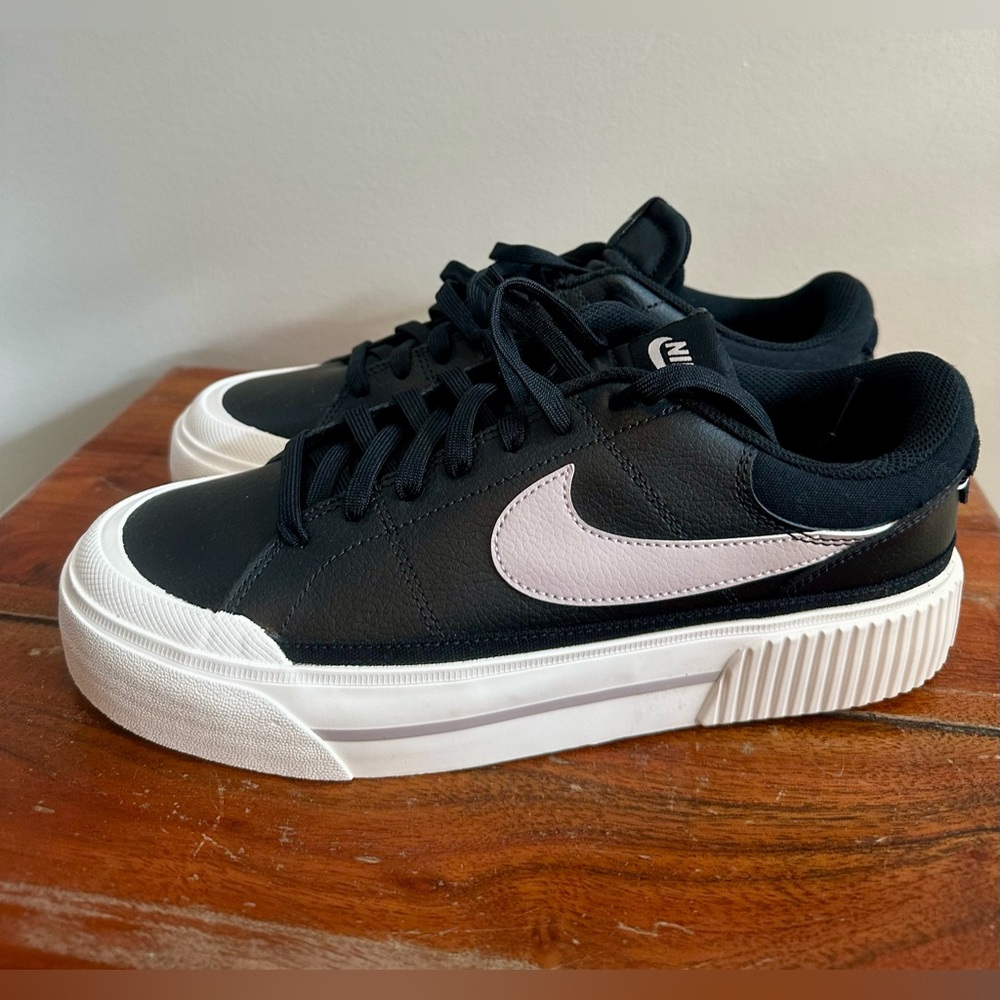 Women's Nike Court Legacy Lift Platform Sneakers in Black and Violet Size 10 - Picture 3 of 7